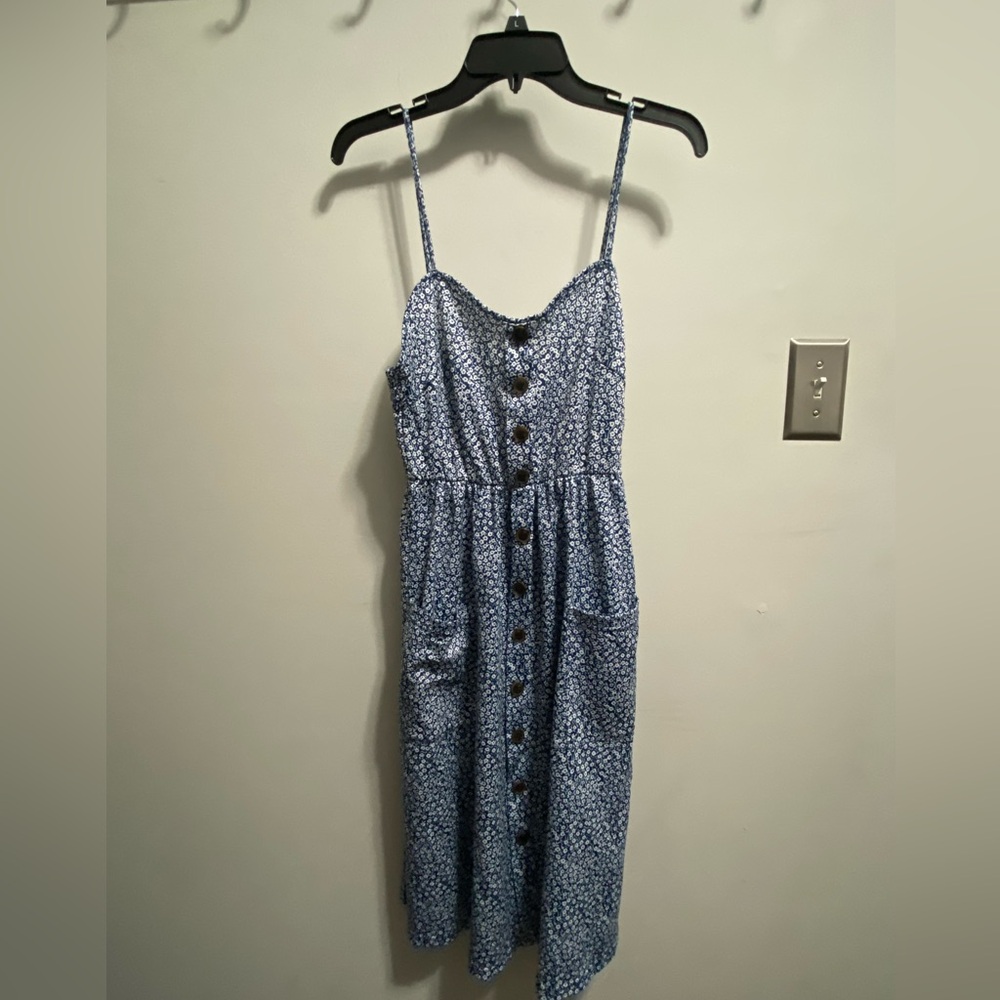 🫐 size small floral dress w pockets!! 🦋